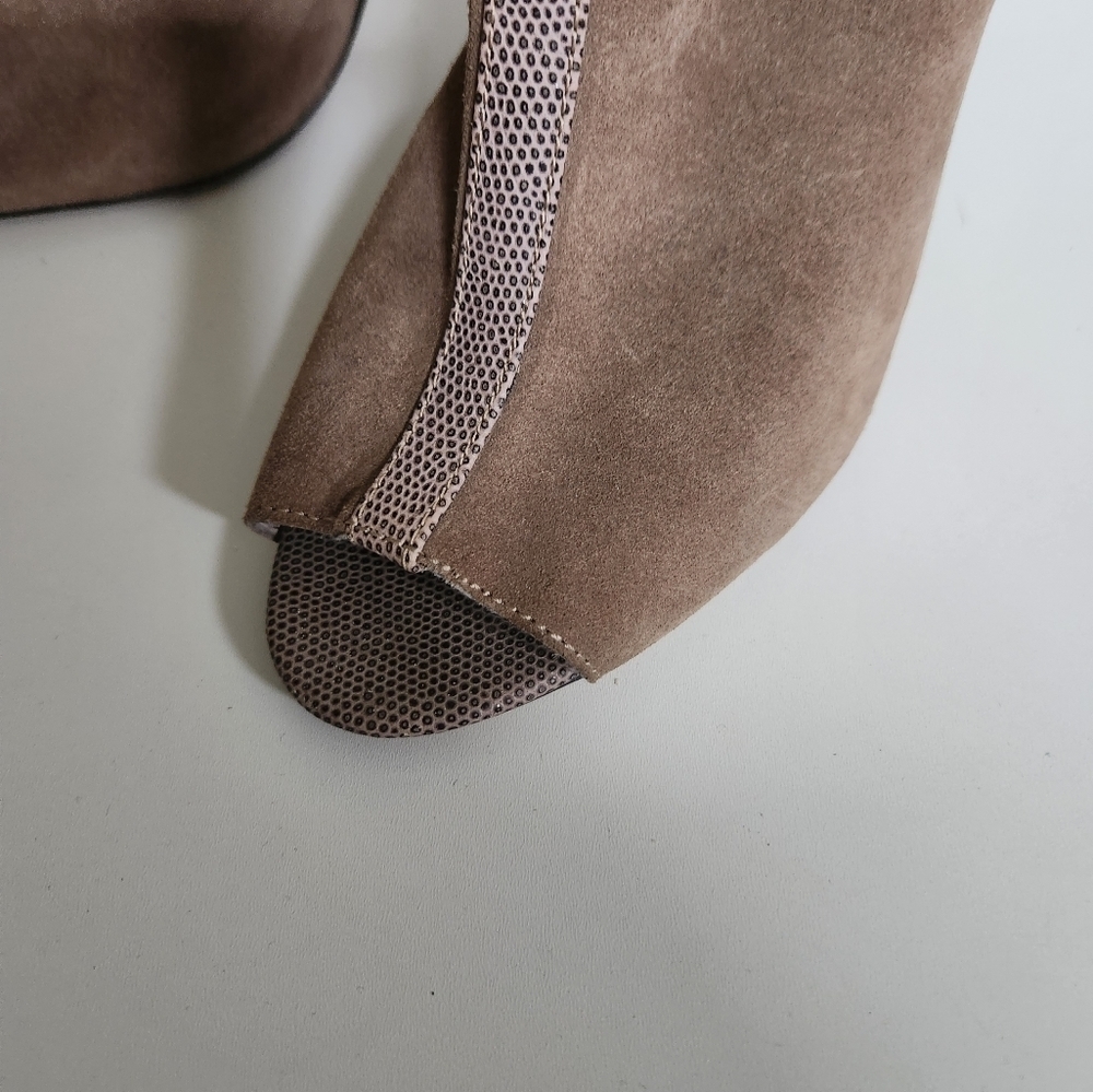 VINCE CAMUTO | Suede open toe heels taupe gray brown sz 10B - Picture 4 of 8